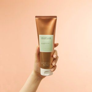 ⭐️ $10 - VOESH CUCUMBER FRESH VELVET LUXE VEGAN BODY & HAND CREME